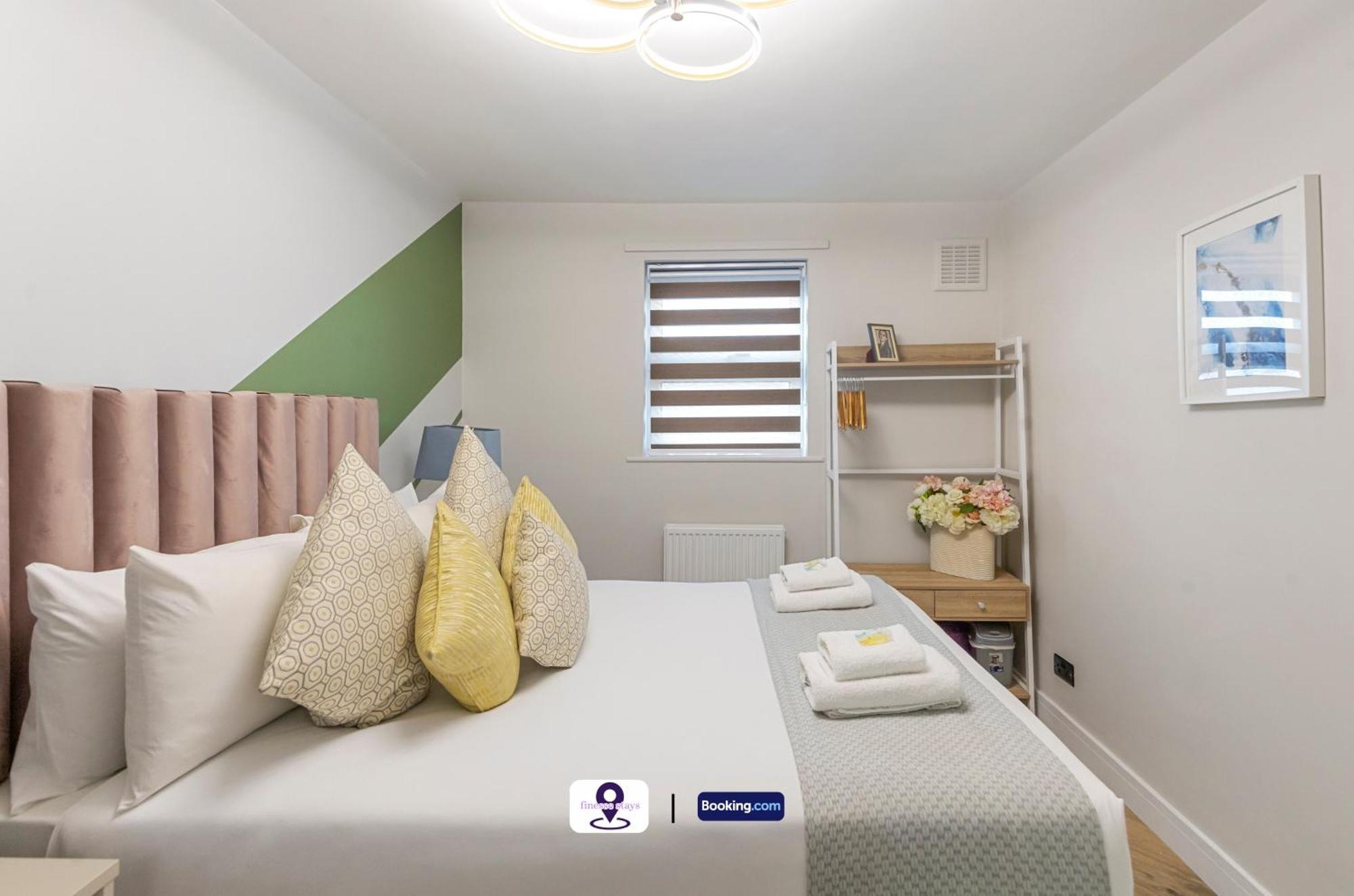 Last-minute Secure ! Limited Time L Exclusive On 2 Bedroom, High Spec Luxury Flat By Finesse Short Lets & Serviced With Free Wifi * London