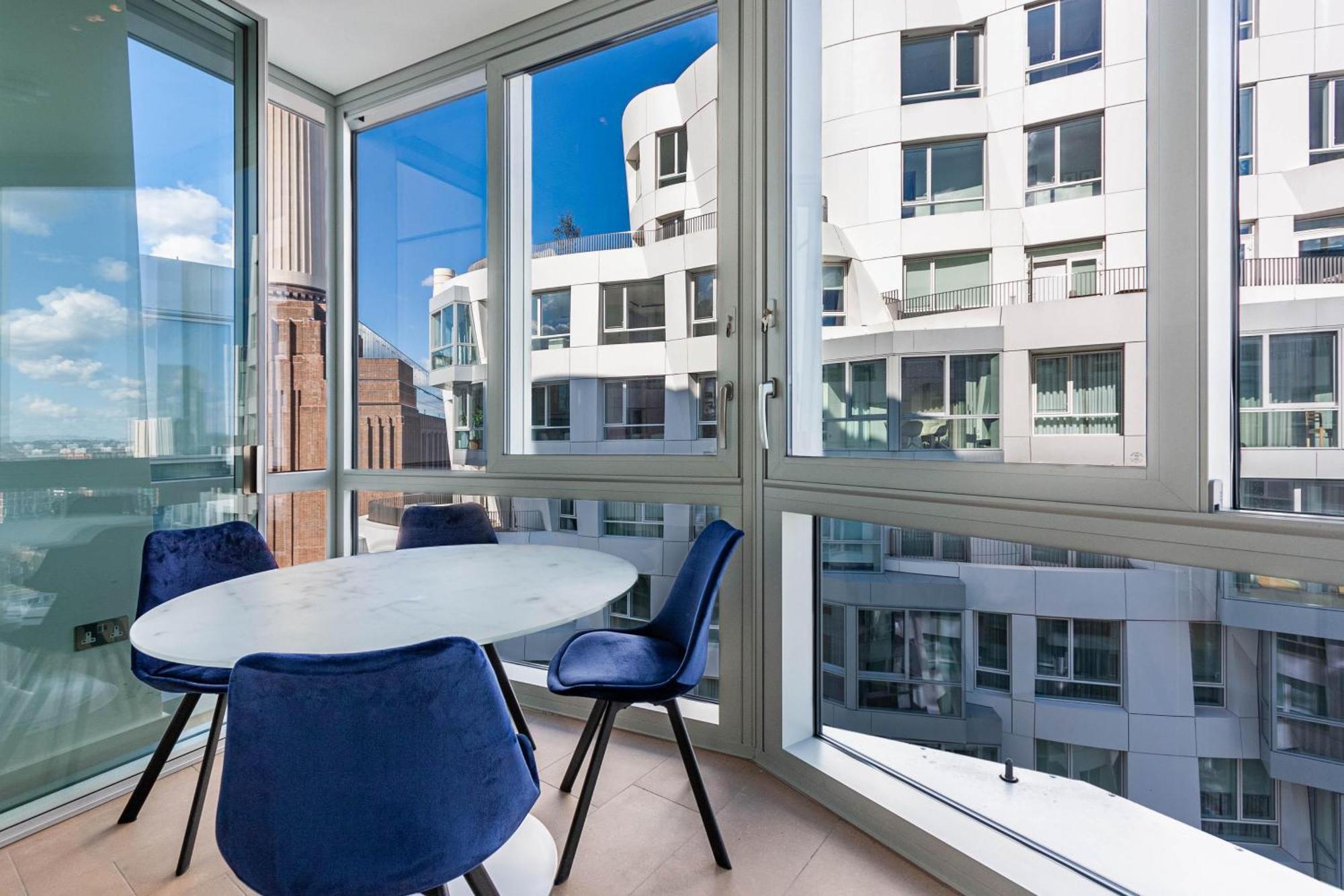 Spacious 2 Bed 2 Bath Battersea Powerstation *