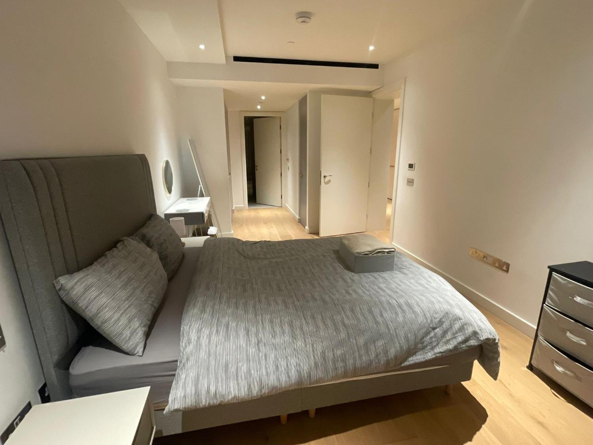 Spacious 2 Bed 2 Bath Battersea Powerstation