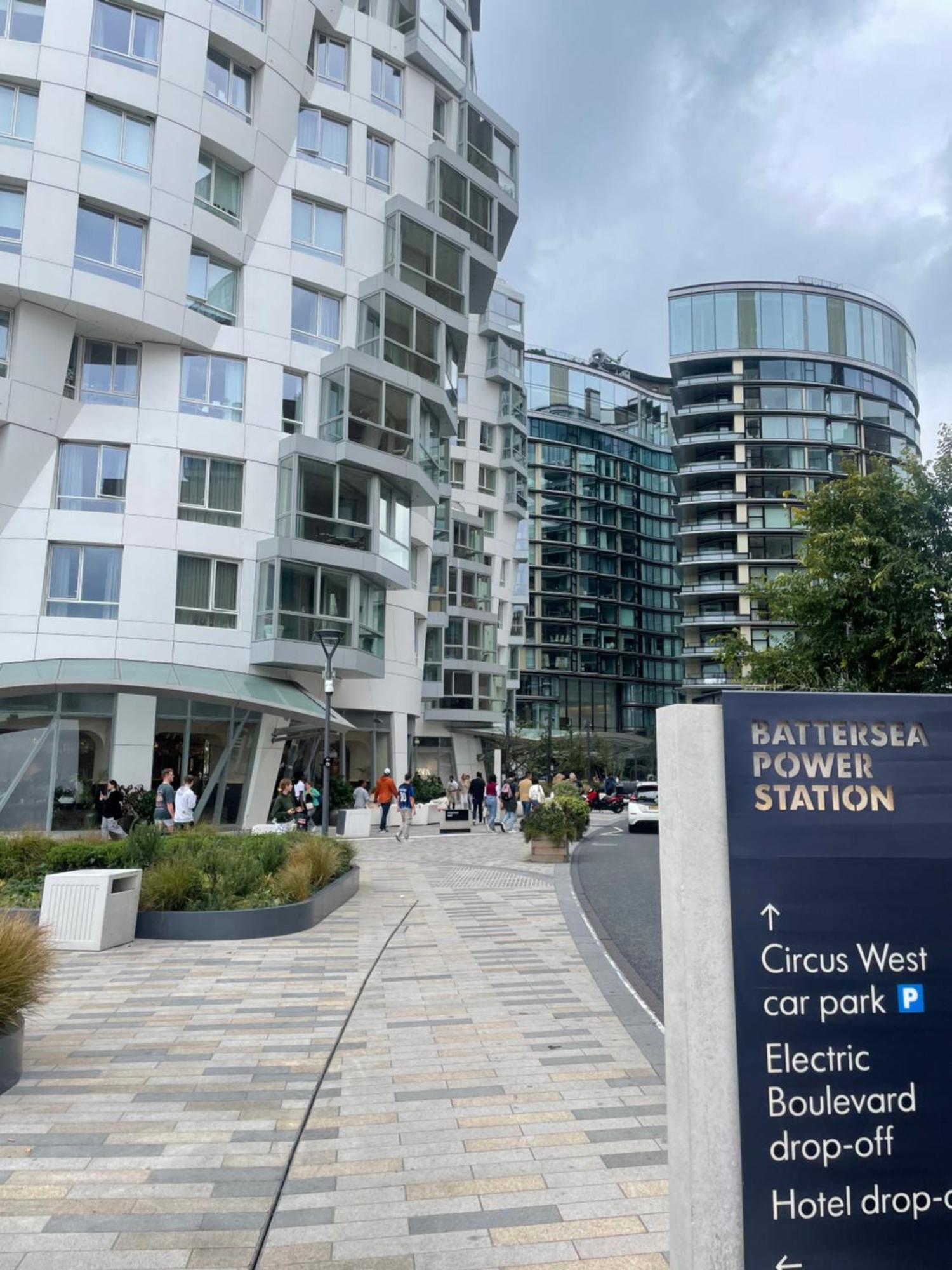 Spacious 2 Bed 2 Bath Battersea Powerstation Apartment