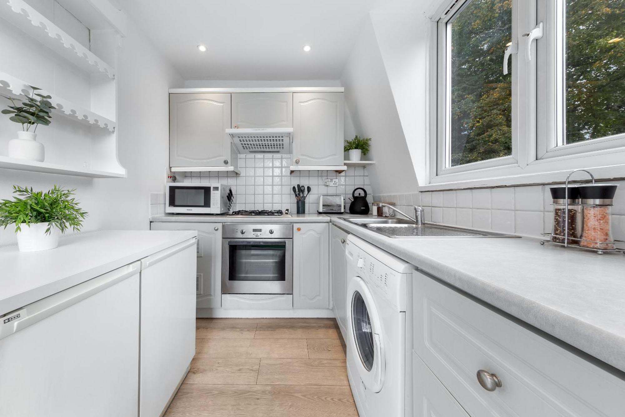 Apartamento Newly Renovated Kensington 2 Bedroom With Balcony Near Harrods Sleeps 6, 2 Min Walk From Station Londres