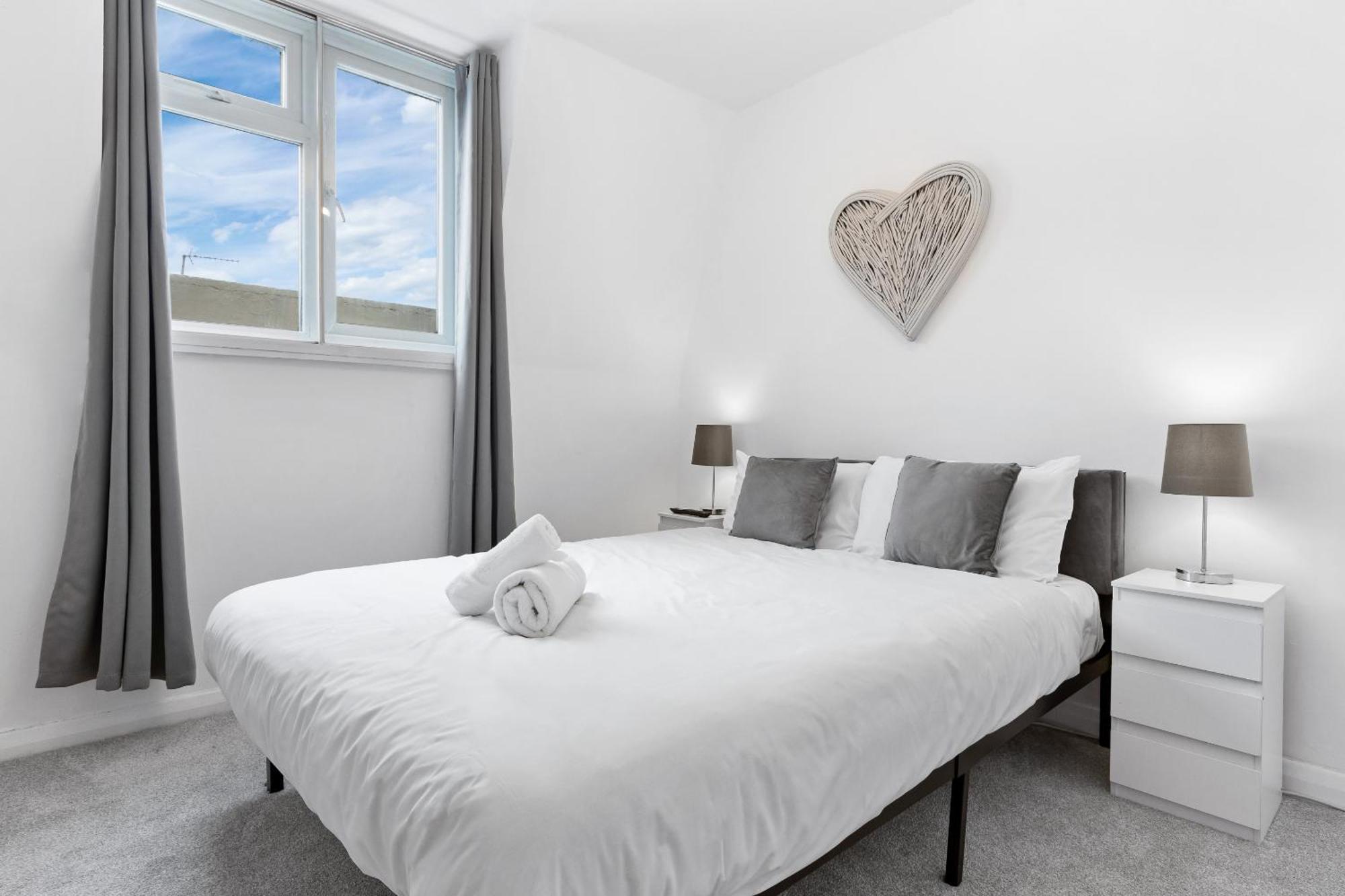 Apartamento Newly Renovated Kensington 2 Bedroom With Balcony Near Harrods Sleeps 6, 2 Min Walk From Station