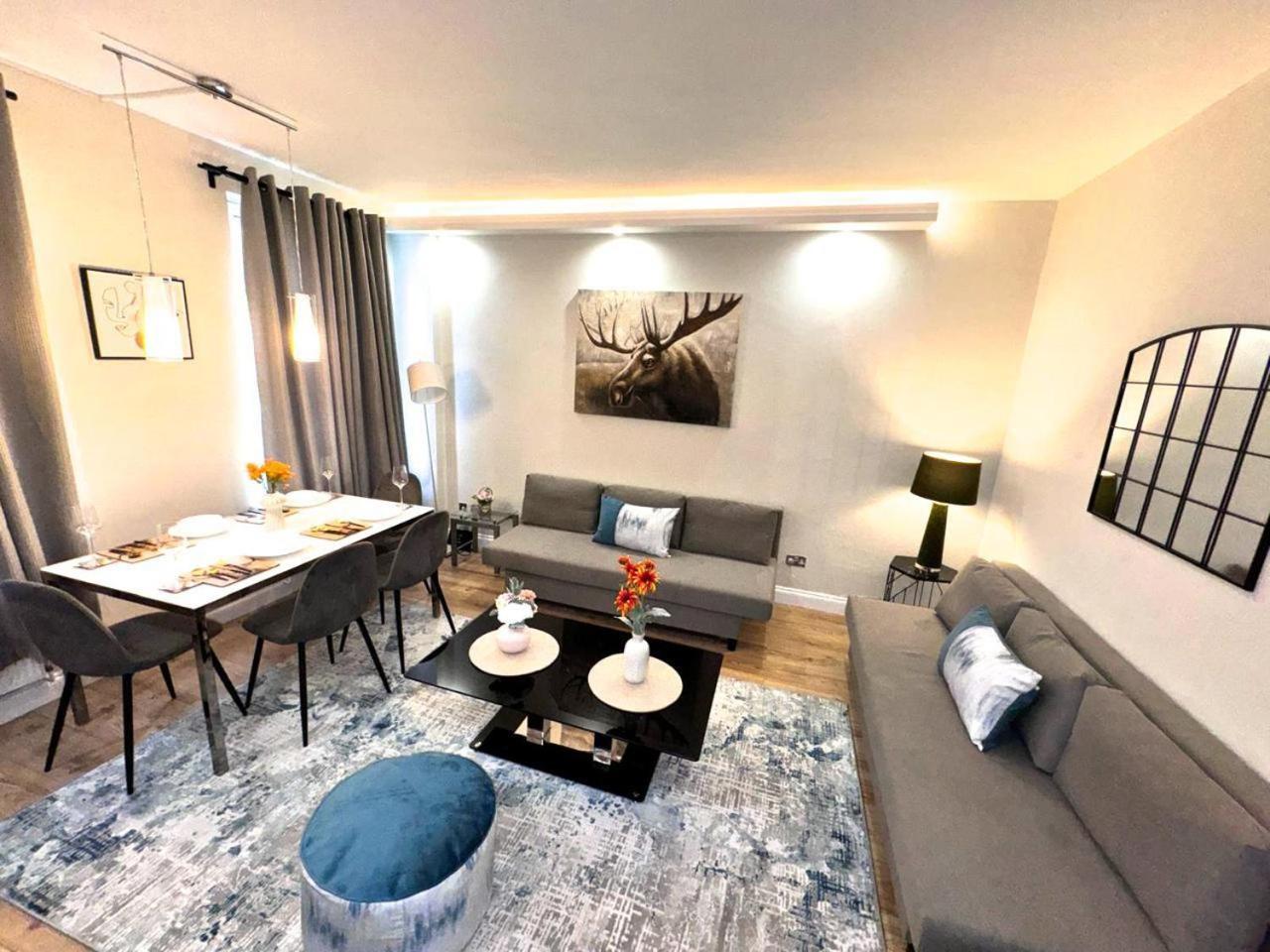 Comfortable Family Near Oxford Street