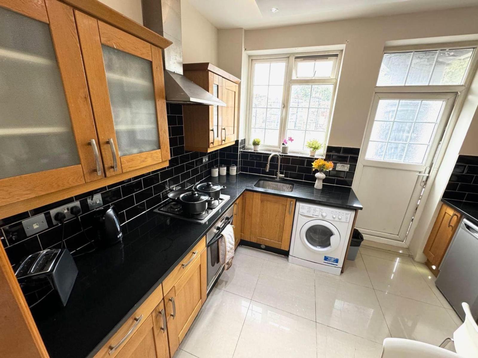 Comfortable Family Near Oxford Street Apartment