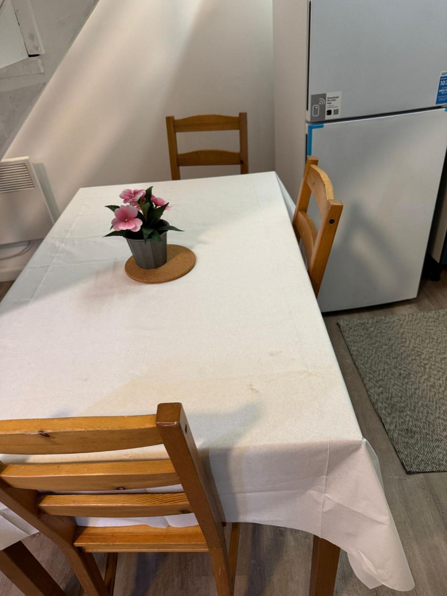 Apartment With 3 Beds- 20 Min From Bridge And Gatwick Airport *