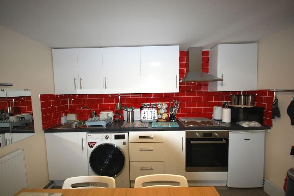 Apartment Newly Refurbished - Flat 8 London