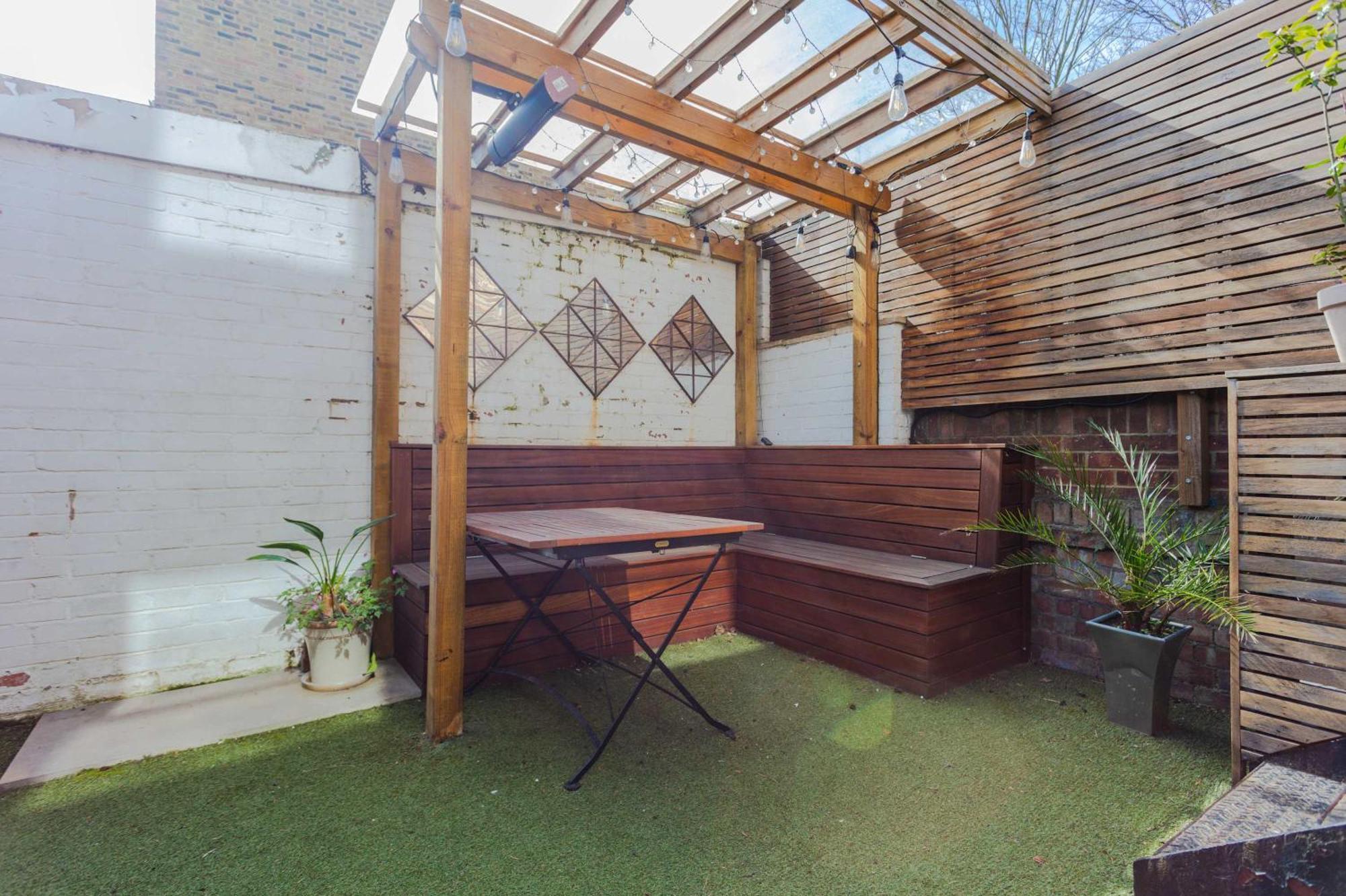 Apartment Newly Refurbished 4 Bedroom House In East