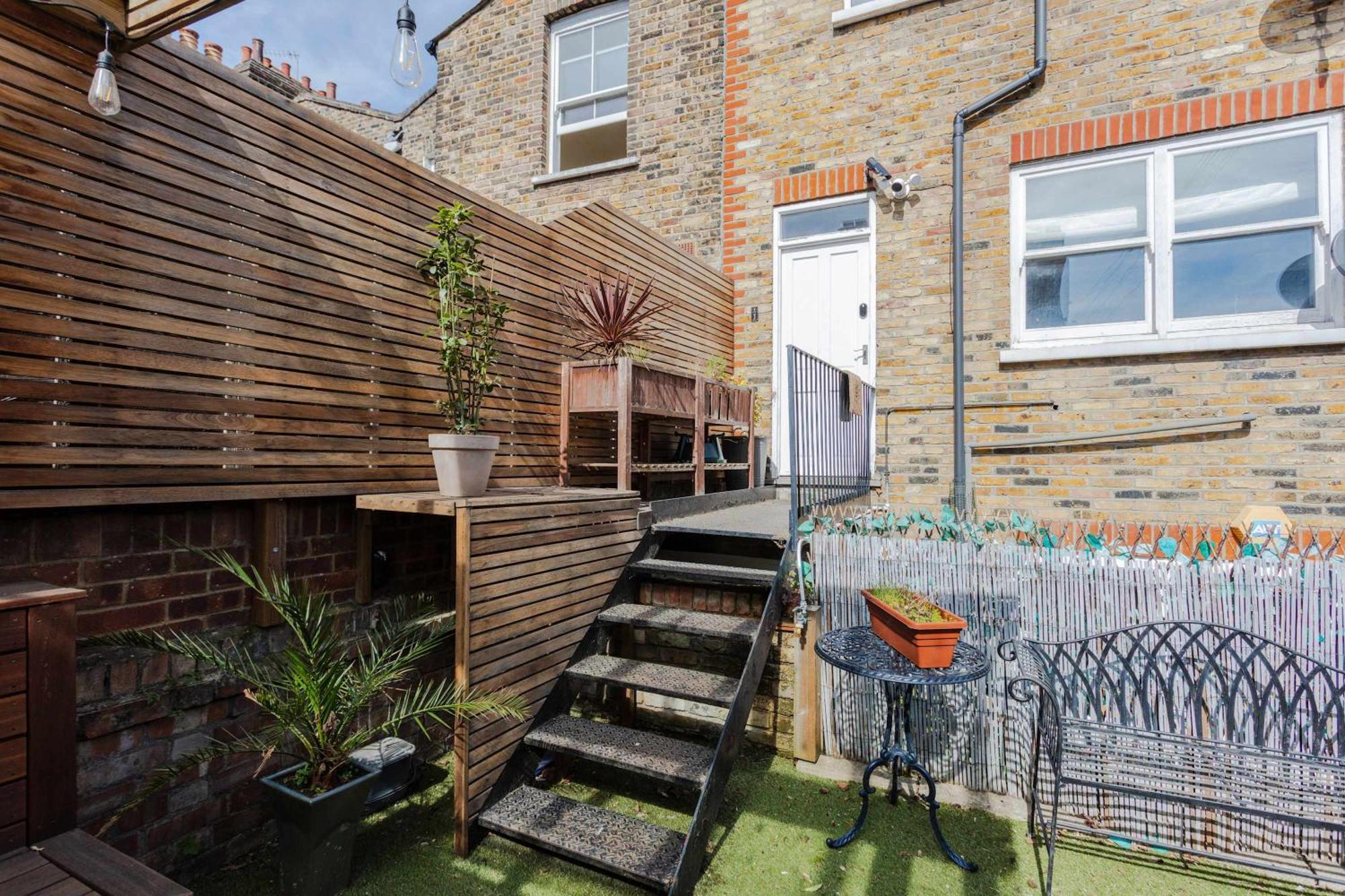 Apartment Newly Refurbished 4 Bedroom House In East
