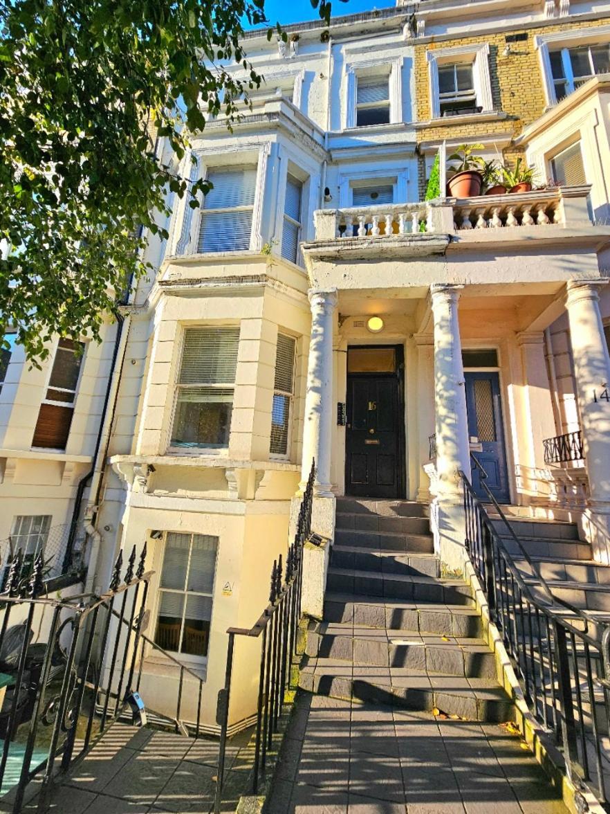 Spacious & Cosy 2 Bedroom 2 Sofa-beds With Private Entrance And Back Patio, 3 Min Walk To Earl's Court Station *
