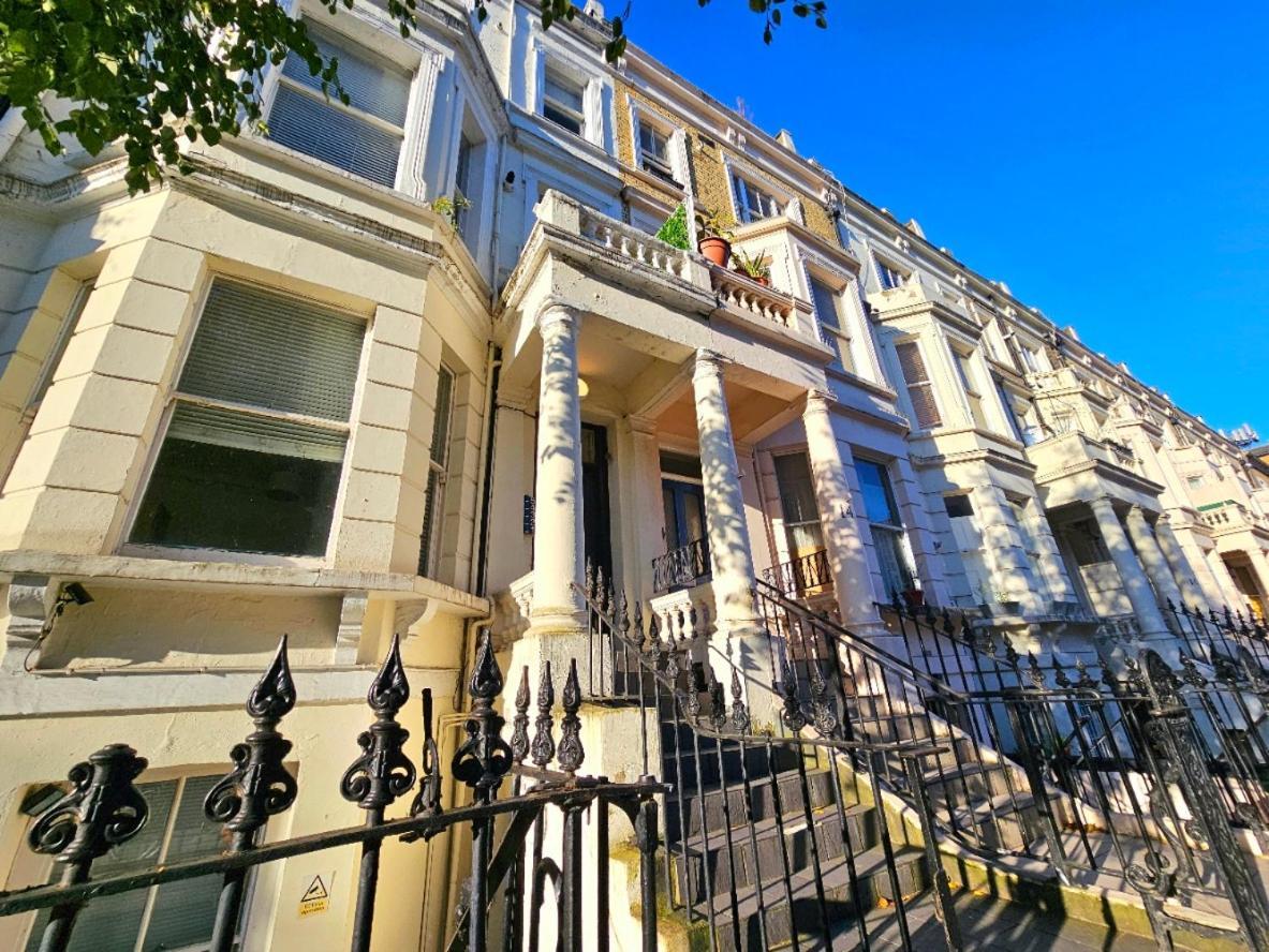Spacious & Cosy 2 Bedroom 2 Sofa-beds With Private Entrance And Back Patio, 3 Min Walk To Earl's Court Station * London