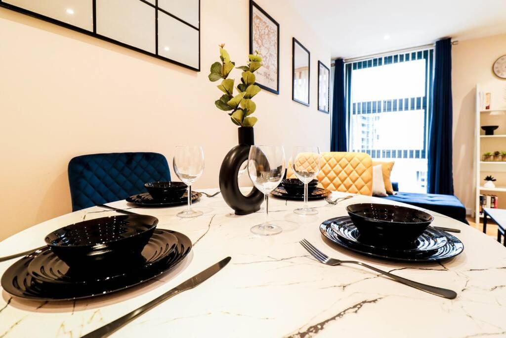 Premium Canary Wharf Flat - Long Offer