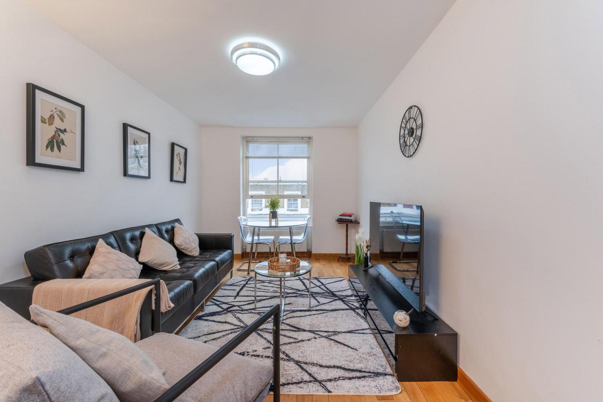 Kensington & Chelsea - Stylish In Apartment London