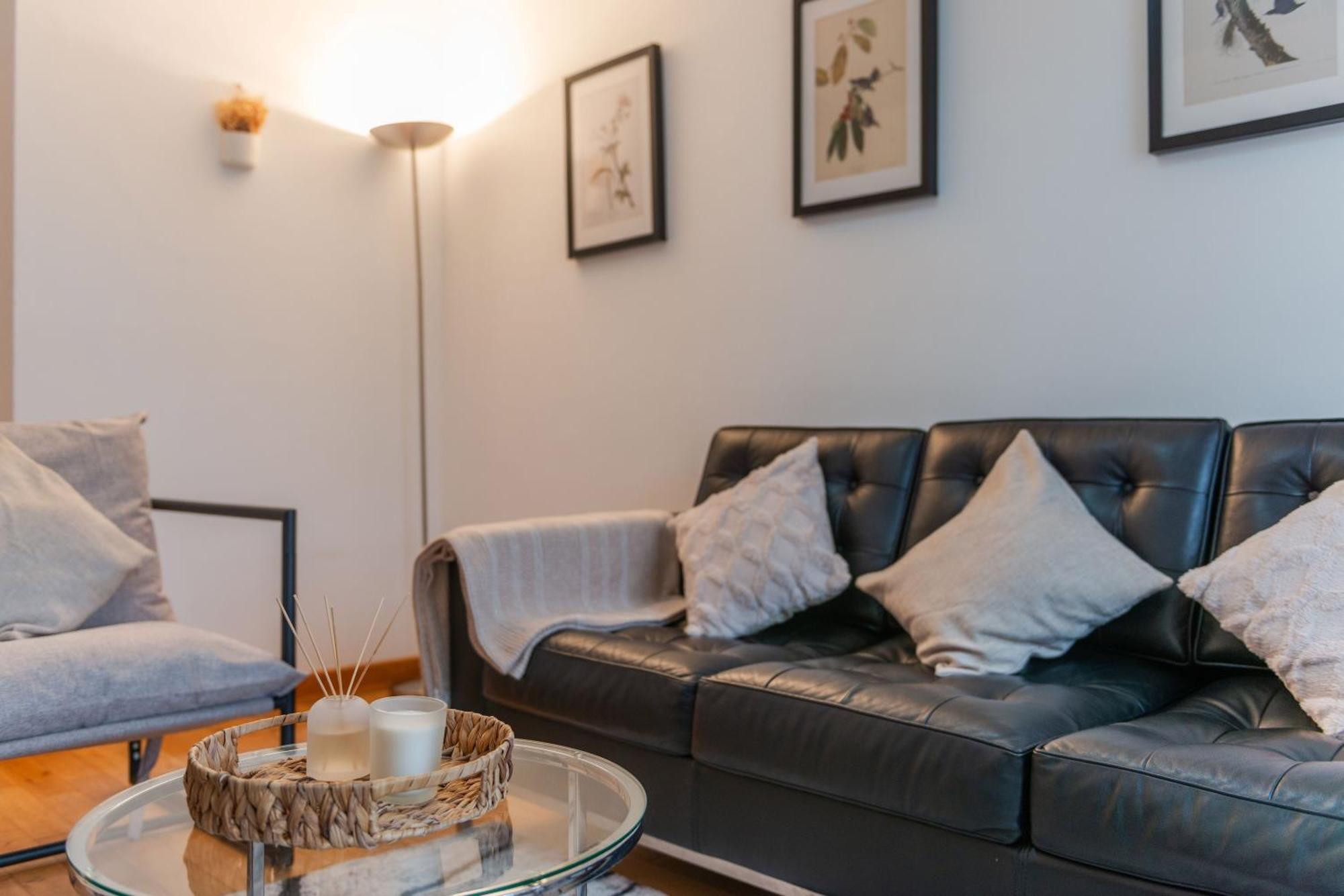 Kensington & Chelsea - Stylish In Apartment