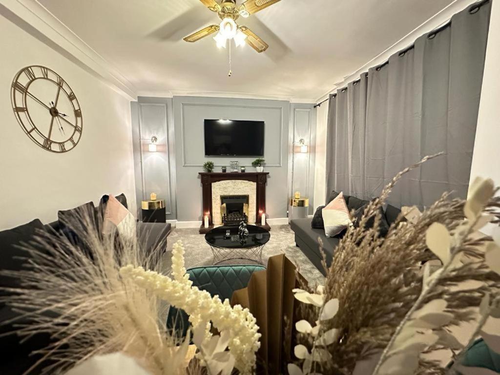 Apartment Beautiful Three Bedroom Family London