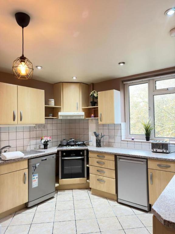 Beautiful Three Bedroom Family London