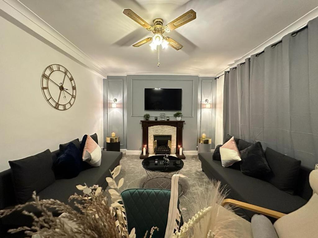 Beautiful Three Bedroom Family Apartment London