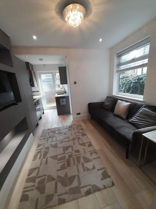 Cosy -2 Bed Apartment *