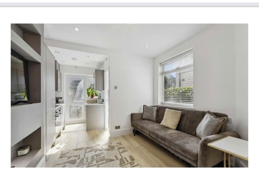 Cosy -2 Bed * London
