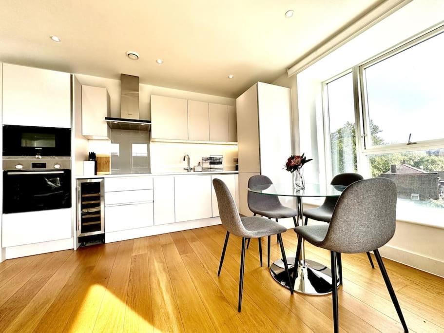 Spacious Maida Vale Flat 2 Bed 2 Bath Private Balcony Apartment London