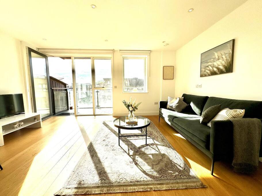 Spacious Maida Vale Flat 2 Bed 2 Bath Private Balcony