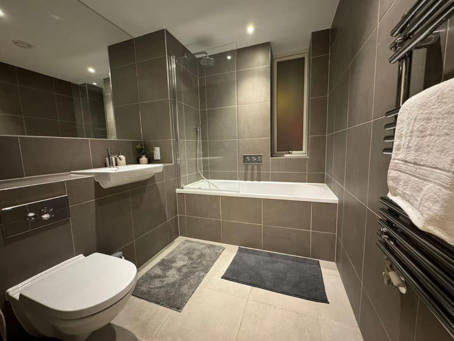 Apartment Spacious Maida Vale Flat 2 Bed 2 Bath Private Balcony *