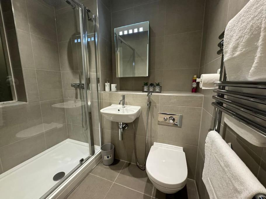 Spacious Maida Vale Flat 2 Bed 2 Bath Private Balcony London
