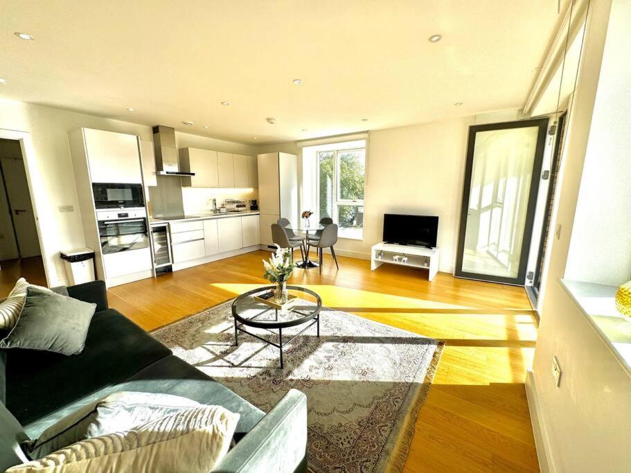 Spacious Maida Vale Flat 2 Bed 2 Bath Private Balcony * London