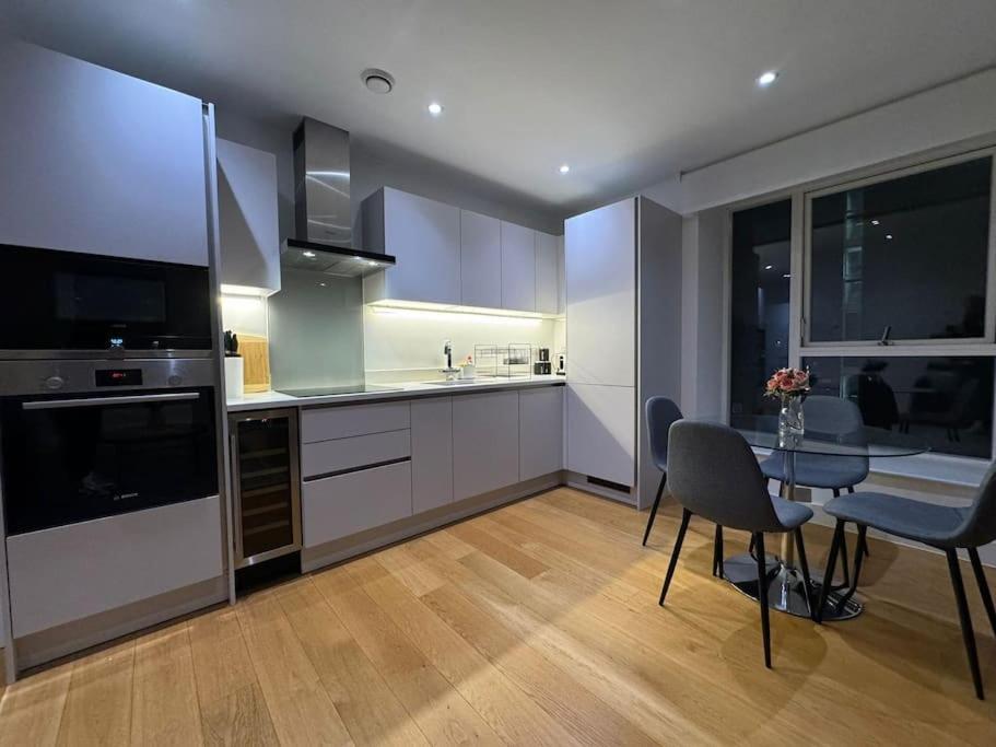 Spacious Maida Vale Flat 2 Bed 2 Bath Private Balcony London