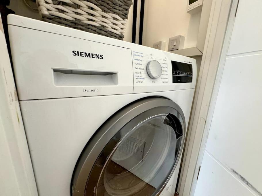 Spacious Maida Vale Flat 2 Bed 2 Bath Private Balcony * London