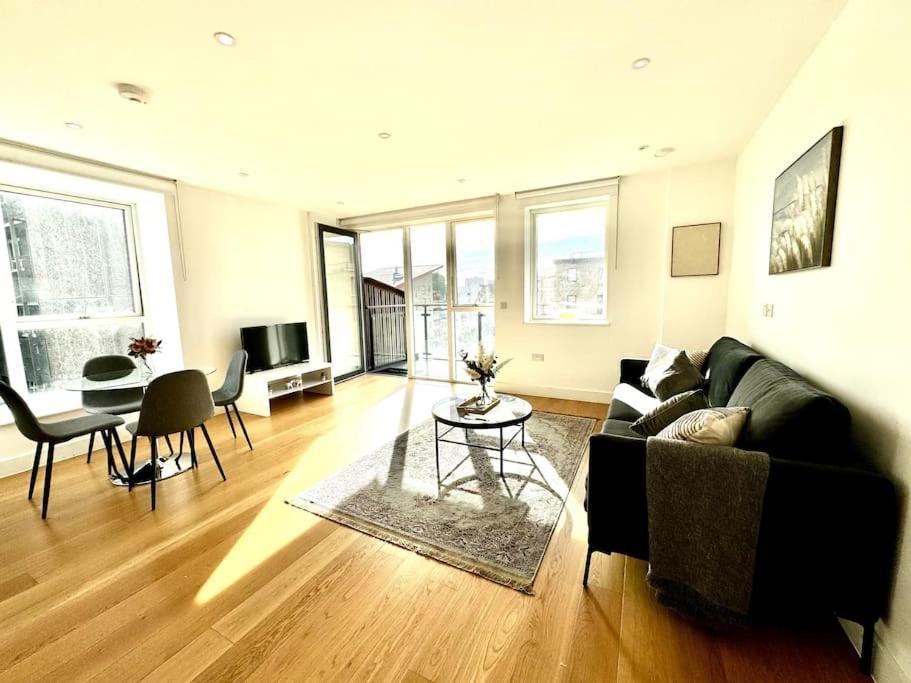 Spacious Maida Vale Flat 2 Bed 2 Bath Private Balcony