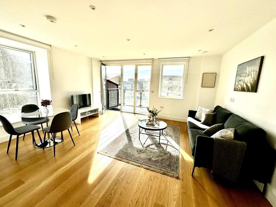 Apartment Spacious Maida Vale Flat 2 Bed 2 Bath Private Balcony