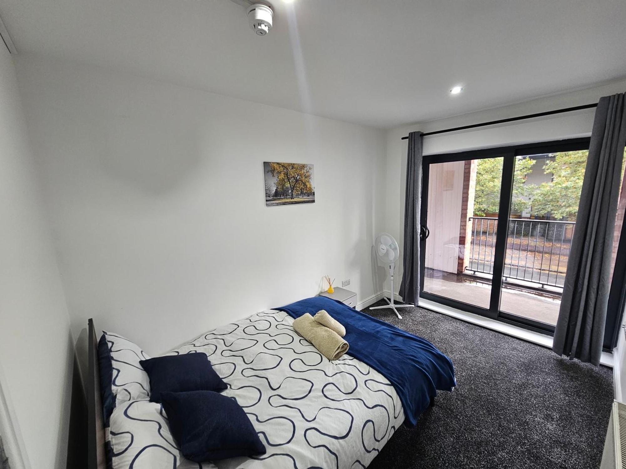 3bed Near Canning Town Stn Balcony Location Apartment *