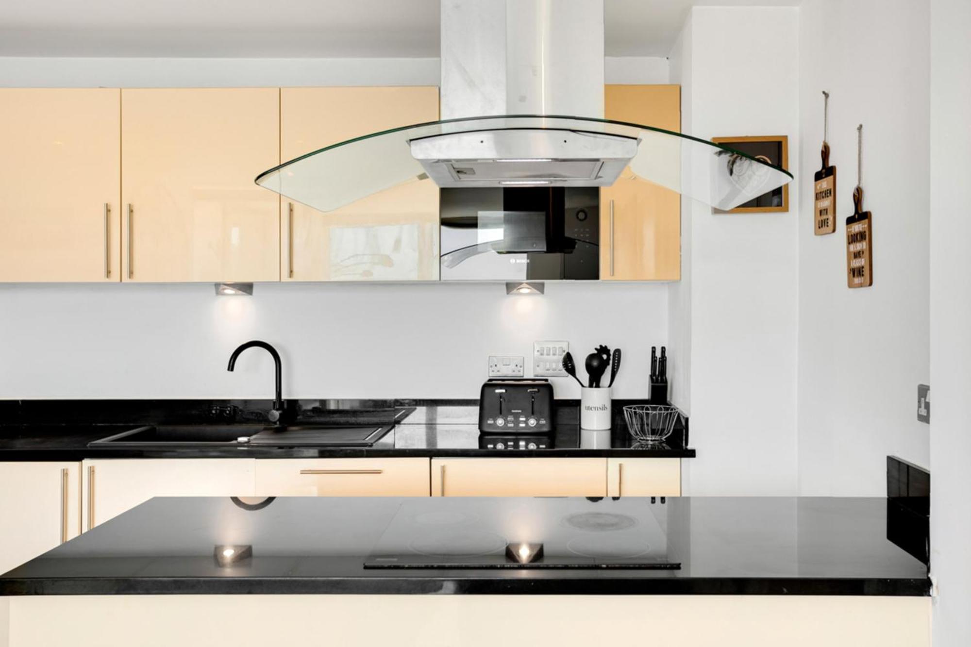 Panoramic 3-bed Oasis London