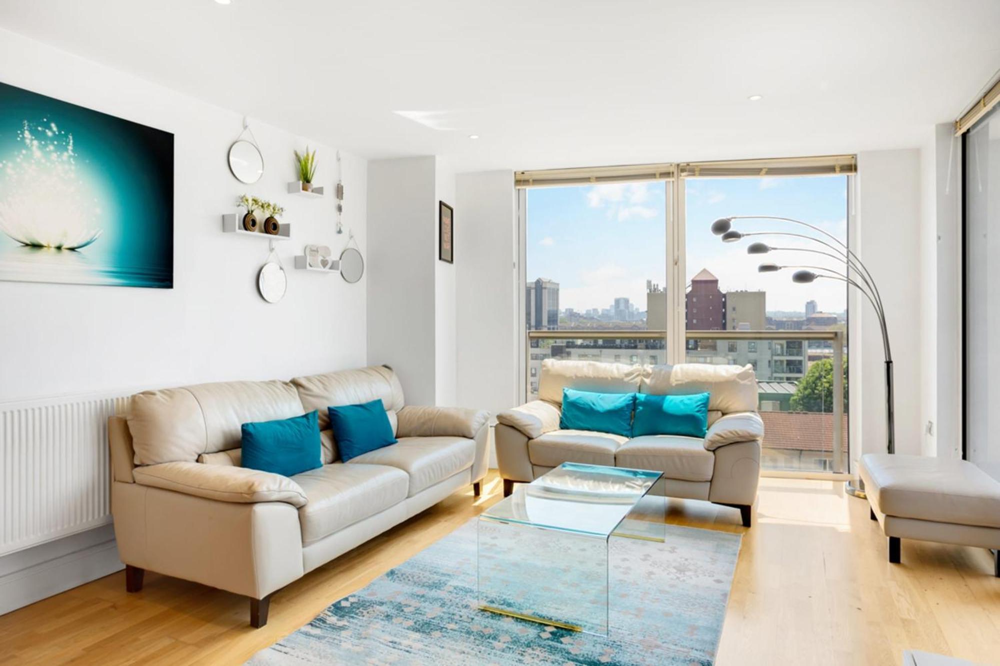 Panoramic 3-bed Oasis Apartment London