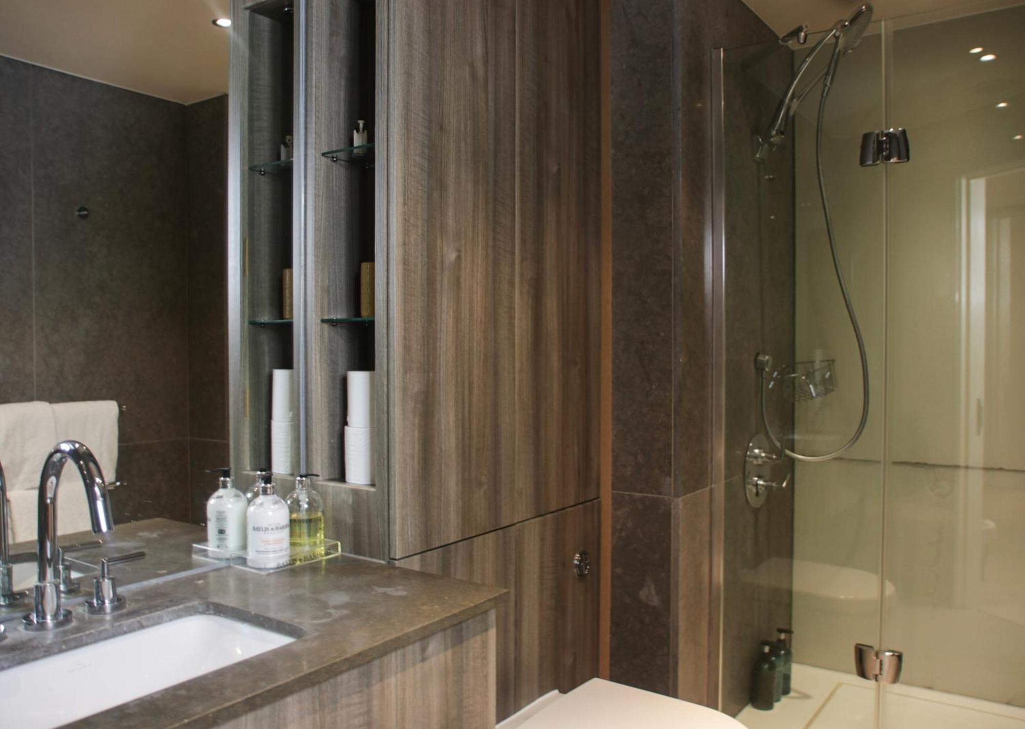 Striking In The Heart Of Chelsea Appartement Londen