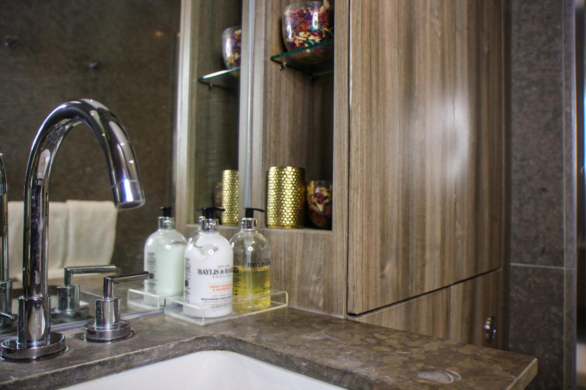 Striking In The Heart Of Chelsea Appartement Londen