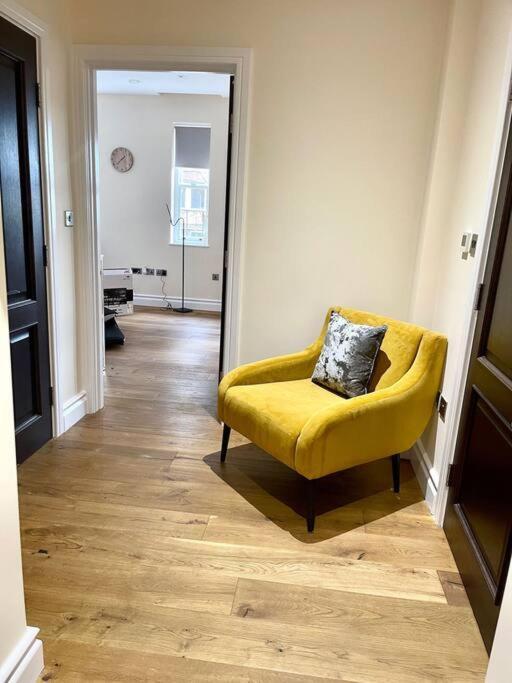 Lovelystudio In Kensington *