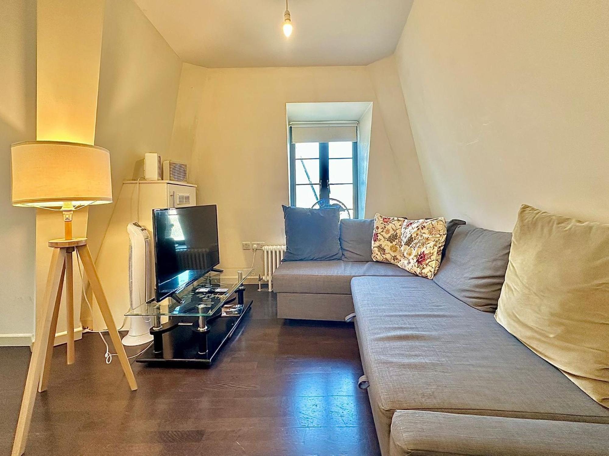 Flat B Stockwell Apartment London