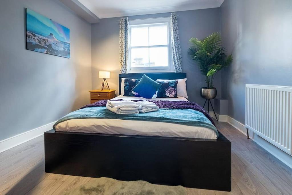 Gorgeous Victorian 3 Bed In Fulham, Putney - Open For Long And Families Relocating * London