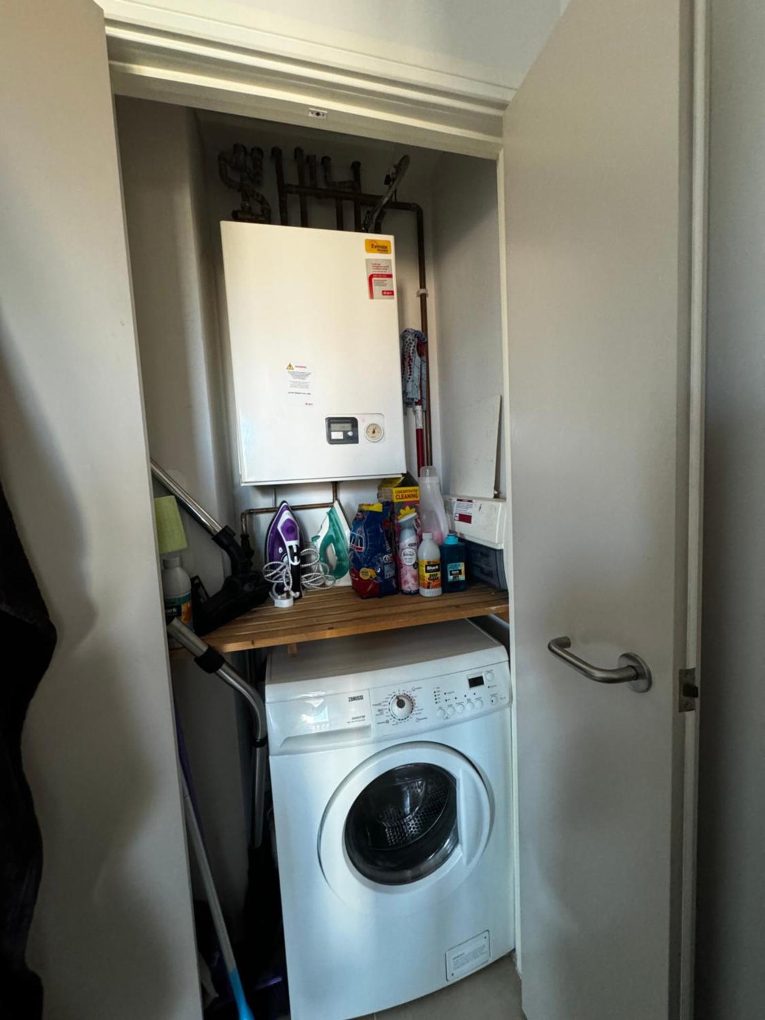 Entire Flat Custom House * London