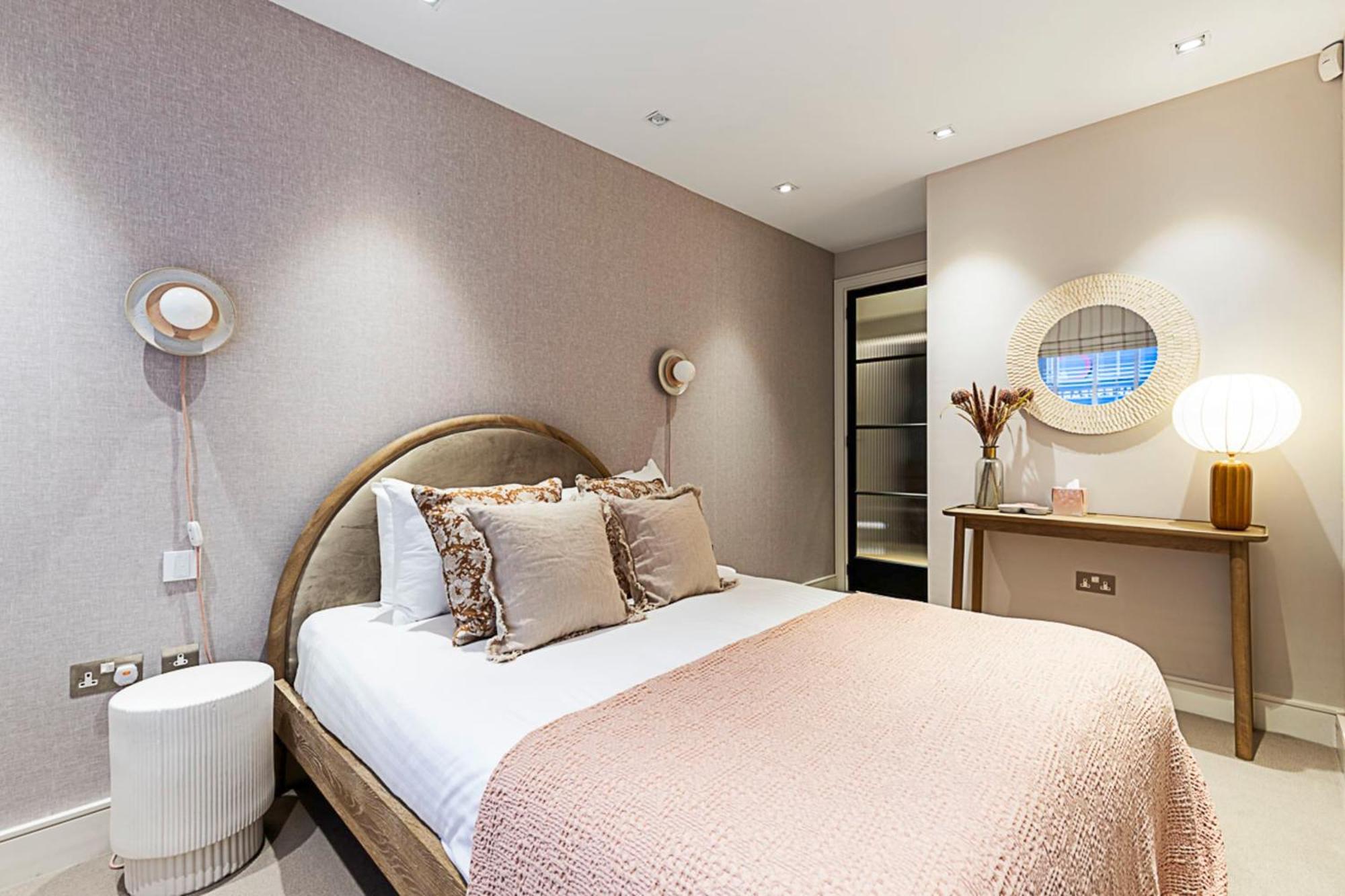 Pepys House A Modern Touch Of History *