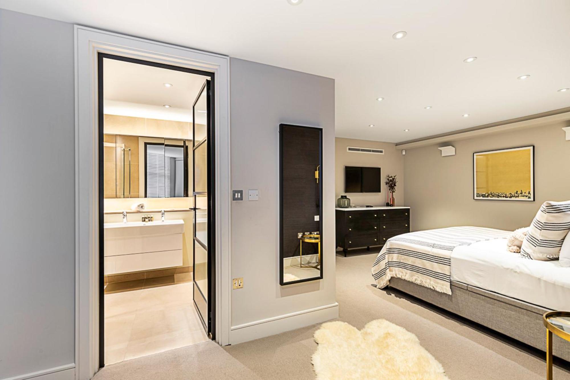 Pepys House A Modern Touch Of History Holiday home *