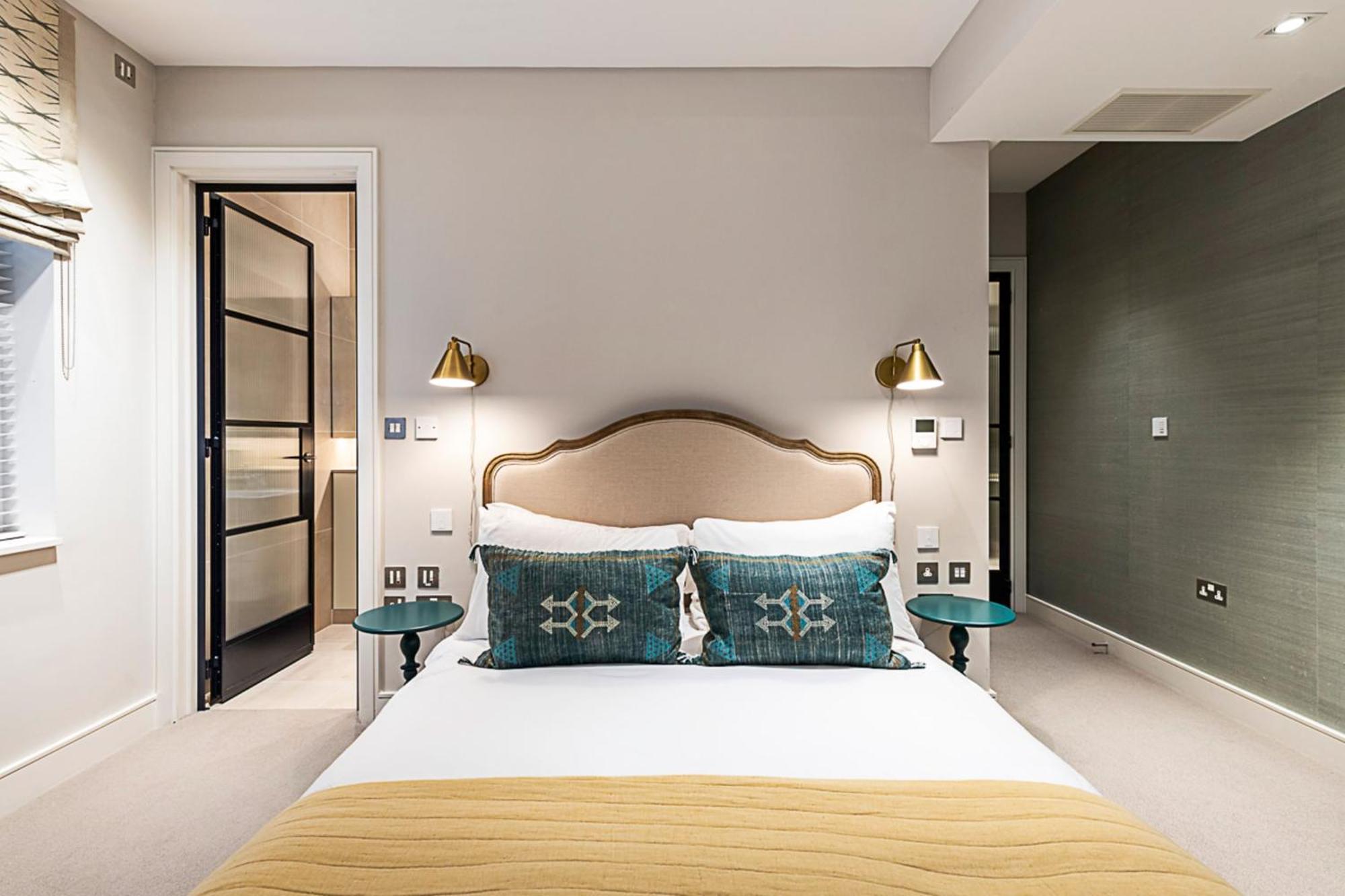Pepys House A Modern Touch Of History * London