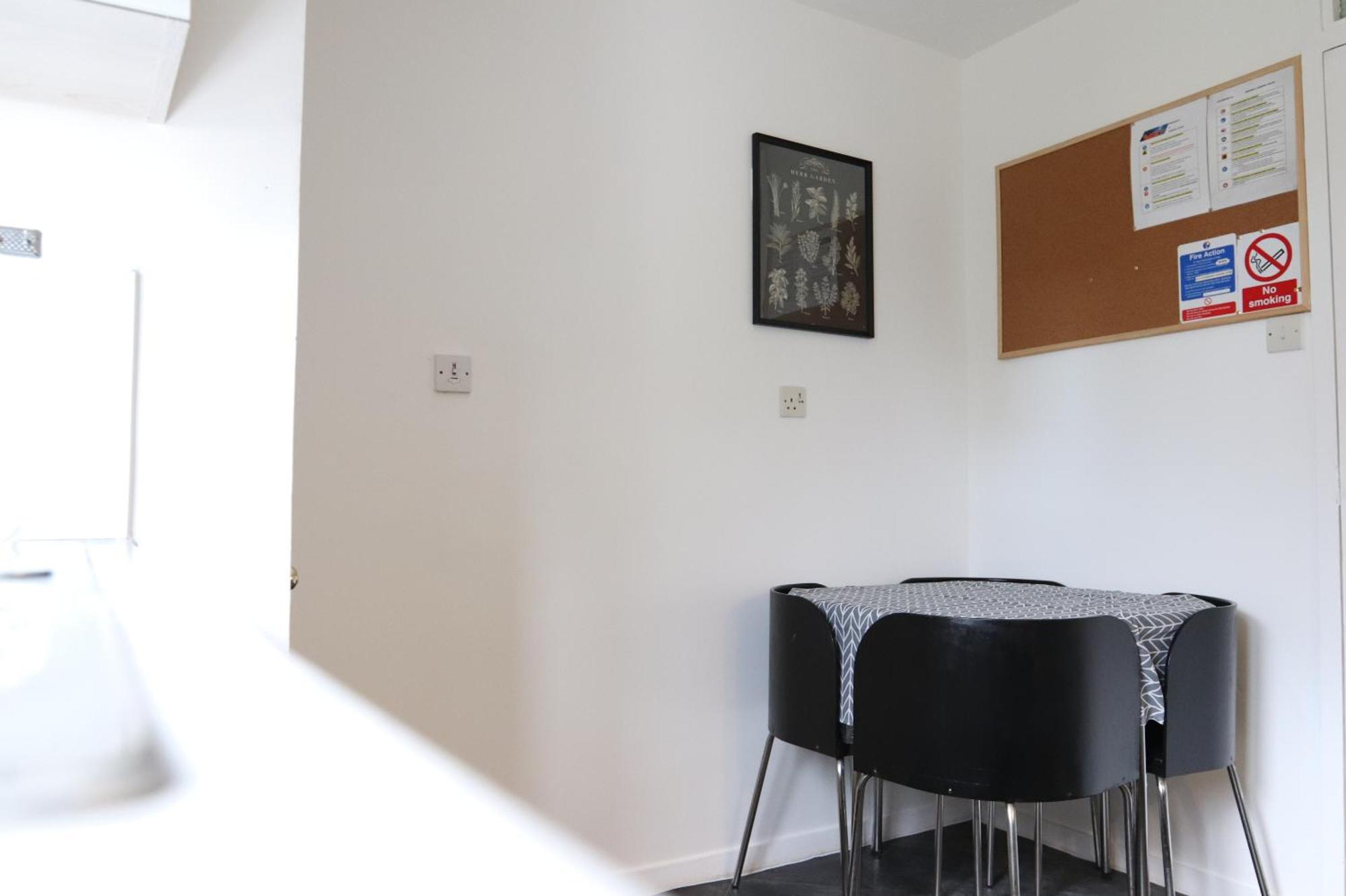 Bow House - Sleepylodge Guest house London