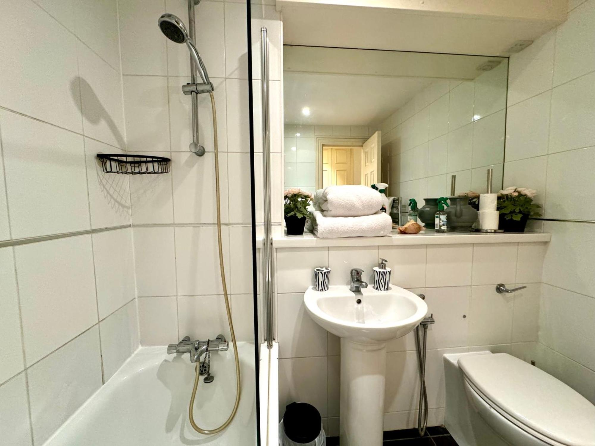 Lovely 2 Bedroom By Wild Appartement Londen