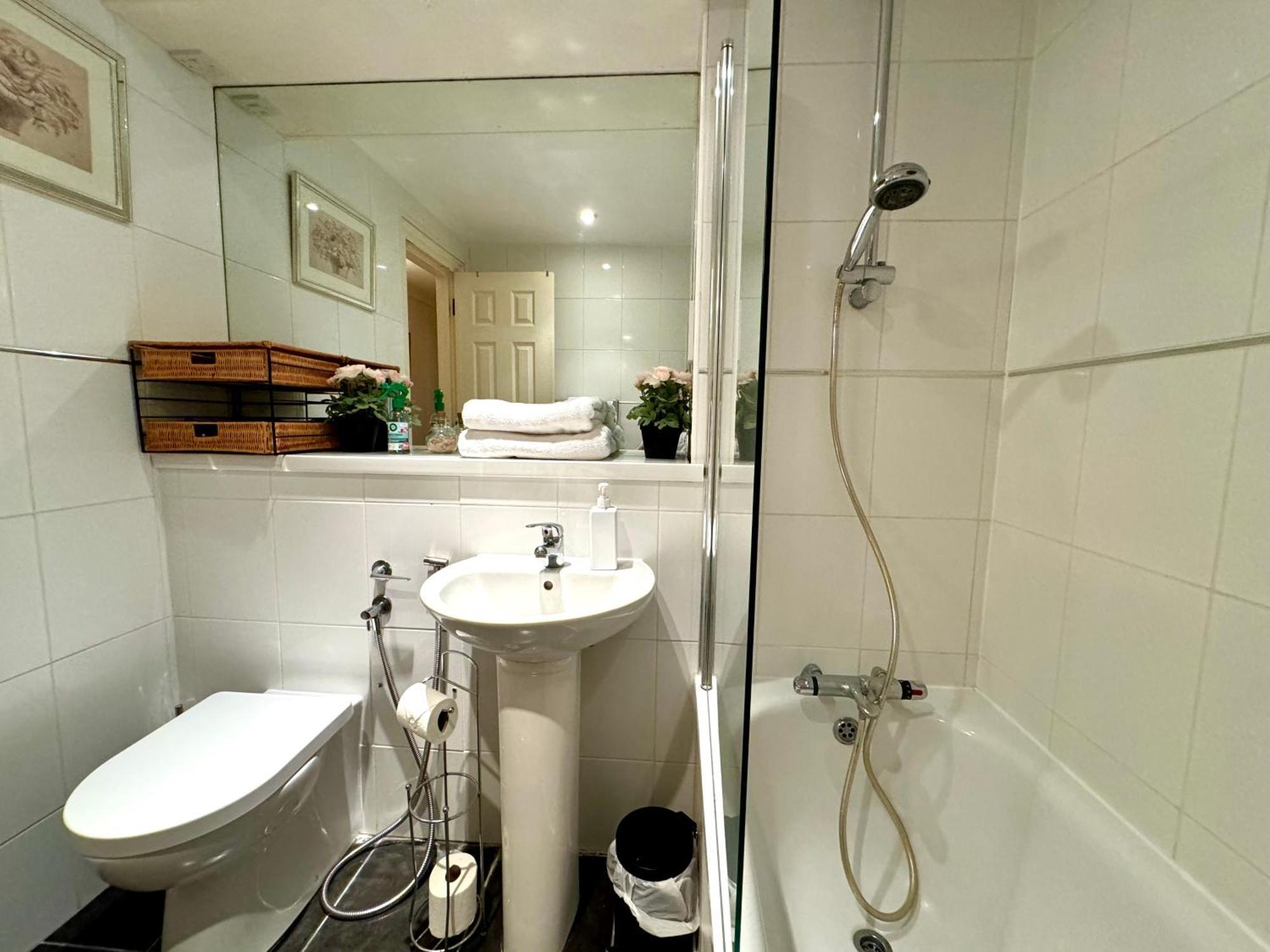 Lovely 2 Bedroom By Wild Appartement Londen