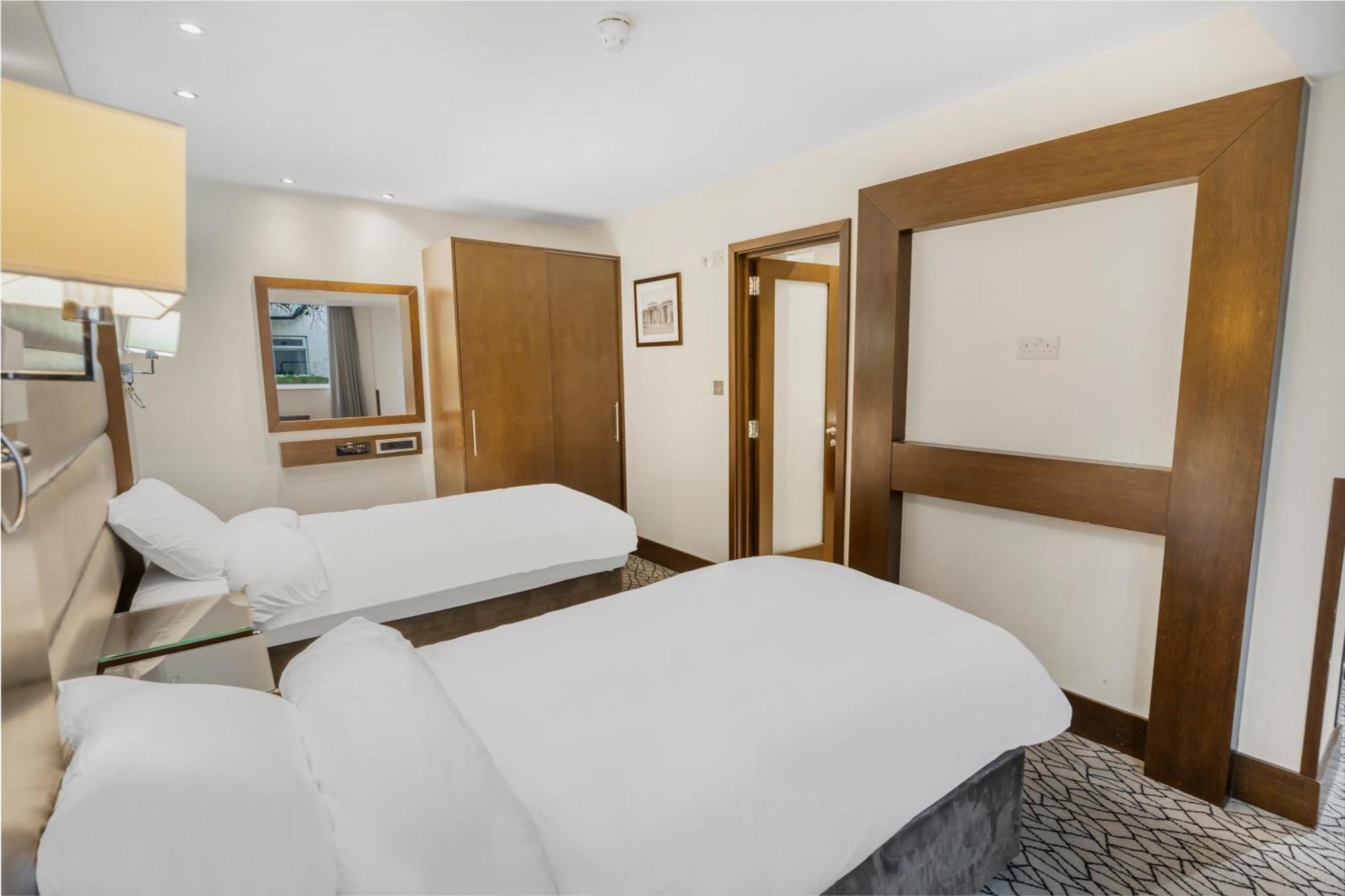 Lha Paddington Hostel London