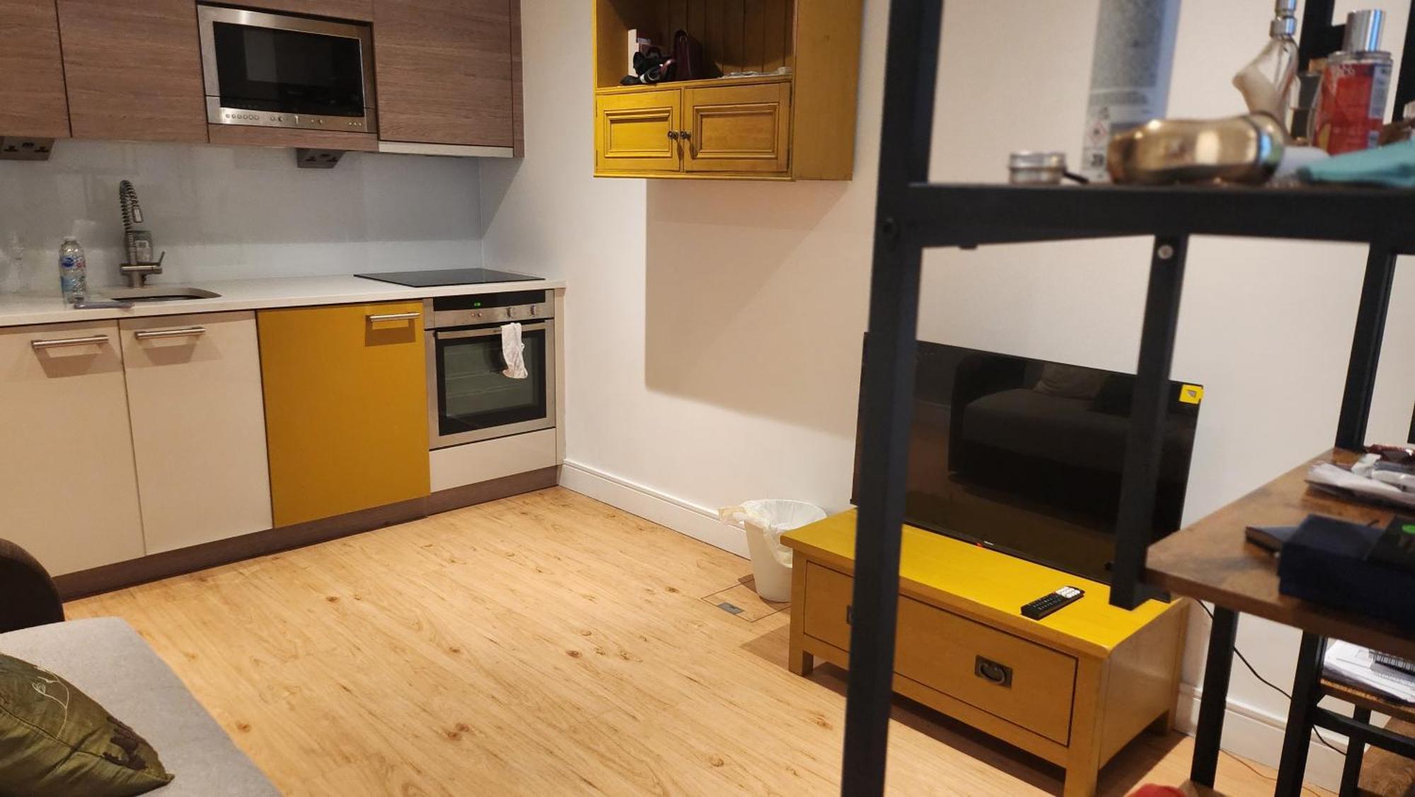 Chelsea In London--24 Gym Apartment *