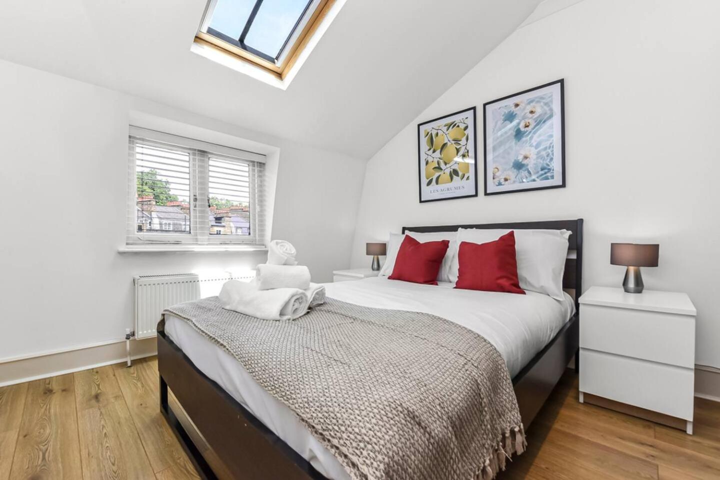 Hyde Park - 1 Bed - C *