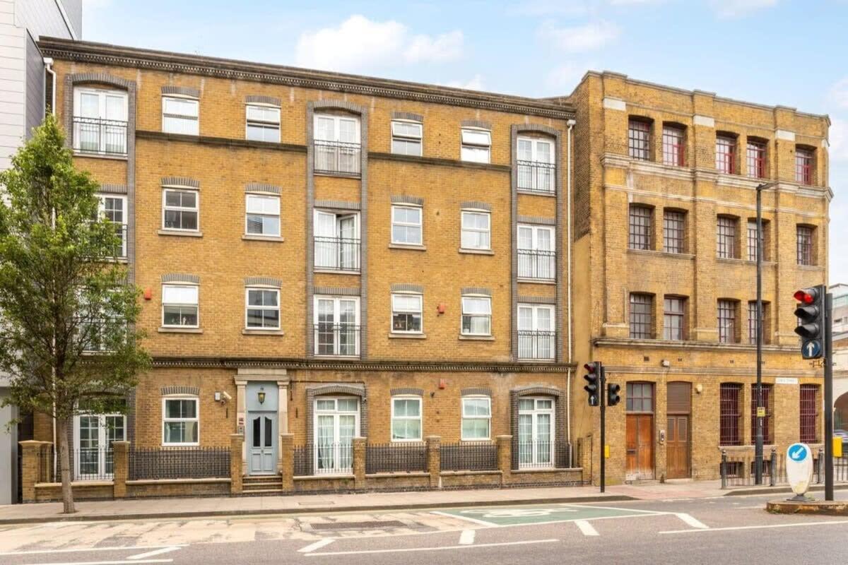 Spacious And Bright 2 Bed Tower Bridge * London